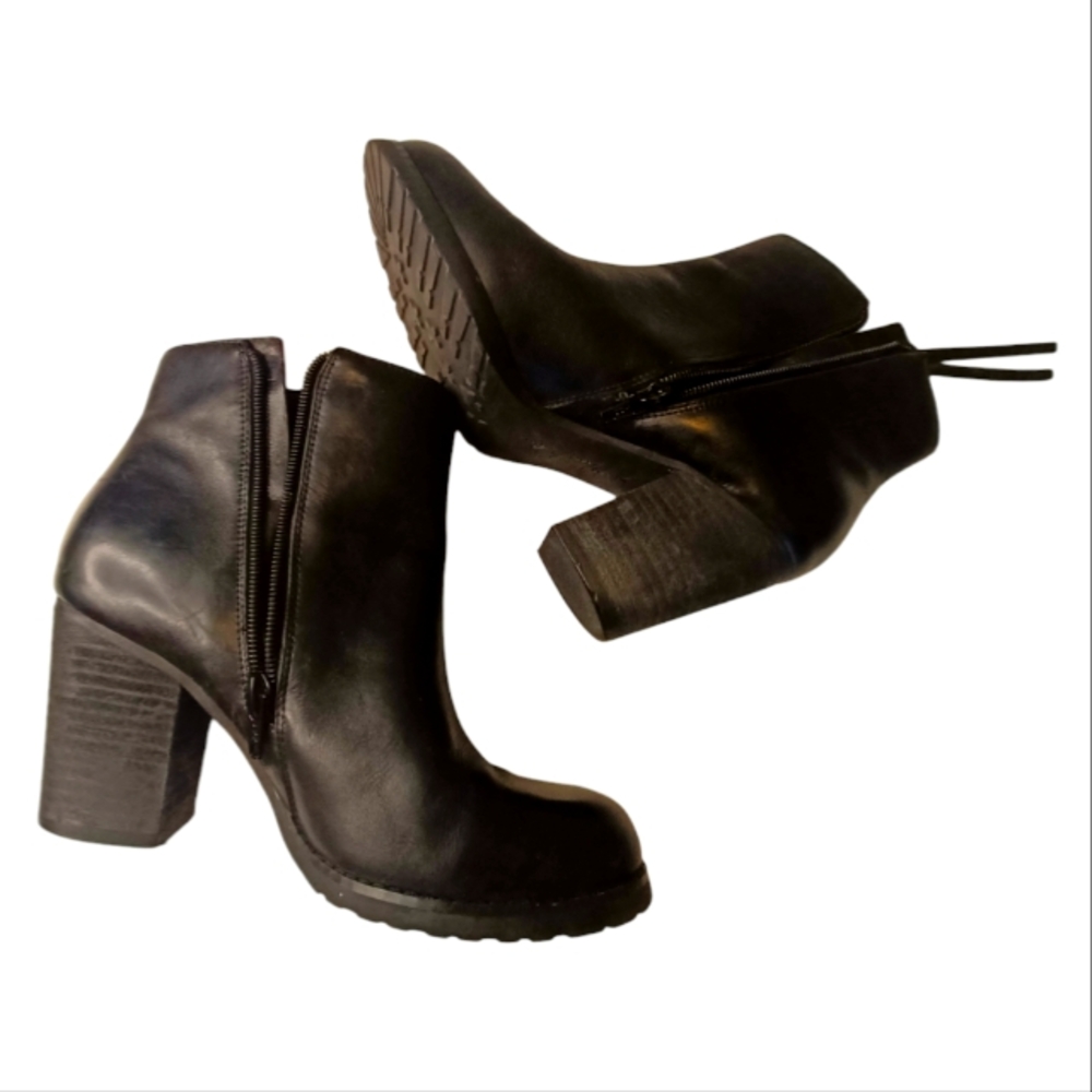 Marc Fisher Moto Biker Leather Ankle Boot Booties Women's Sz 7 Black